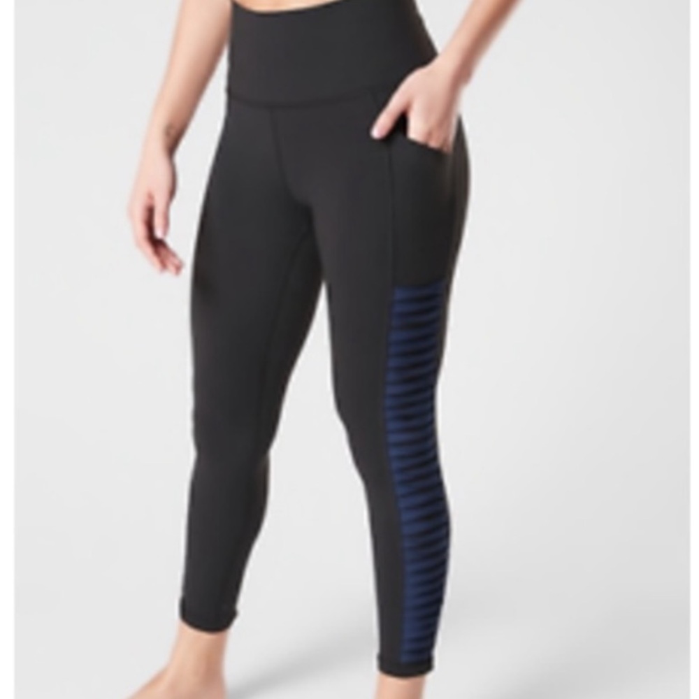Athleta Black Salutation Twist 7/8 Tight